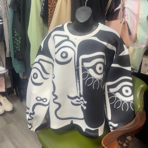 ✨🎇🎉🎆Akira Face oversize Top - Picture 3 of 6